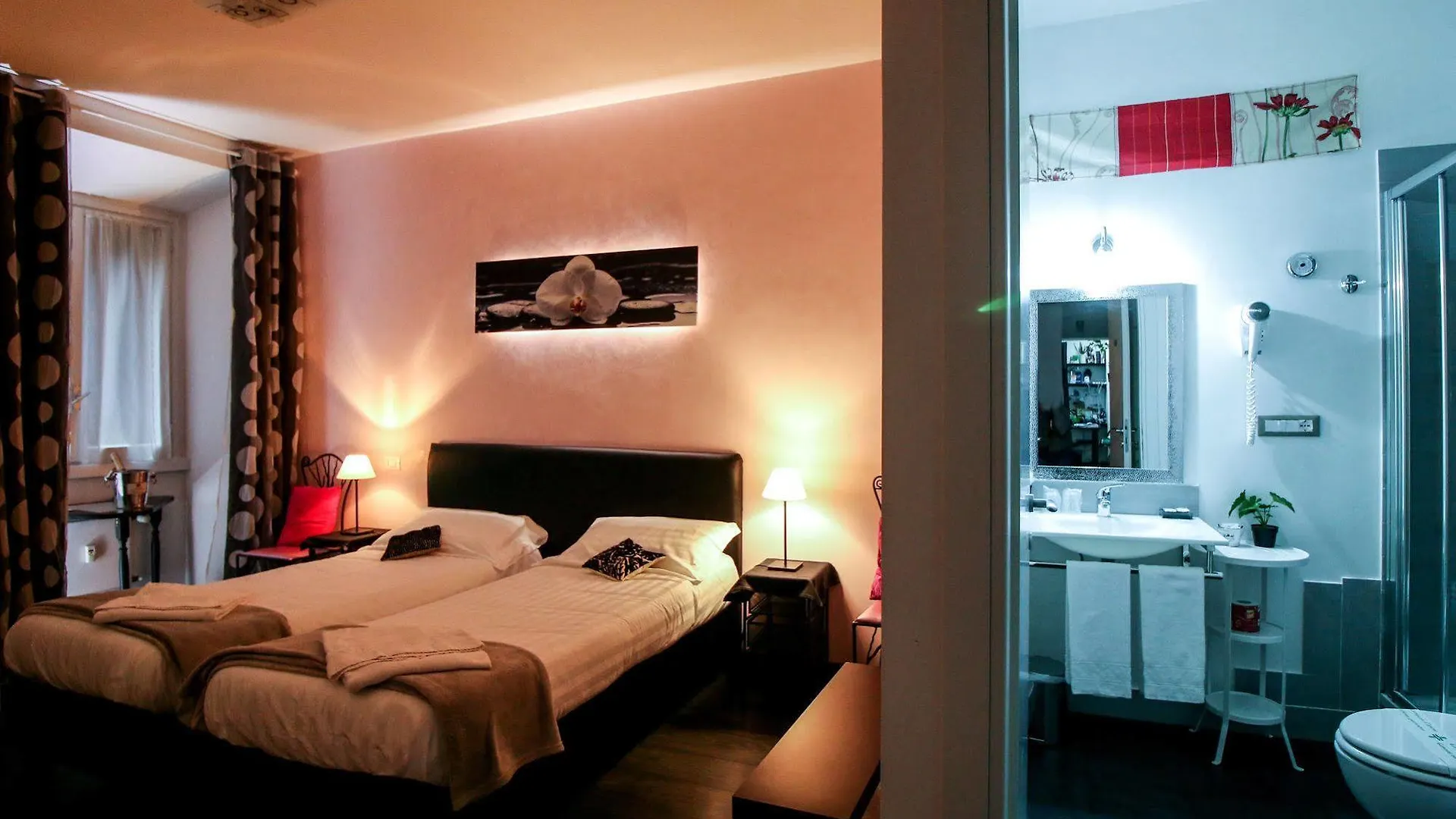 Caroline Rooms Rome 2*,  Italy